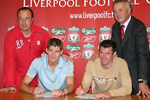 stevie_carra_signing.jpg